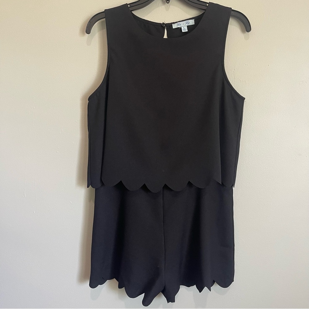 She + Sky Women's Romper Scalloped Open Back Size Large